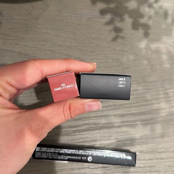 M.A.C cosmetics bag and goodies - Picture 7 of 8